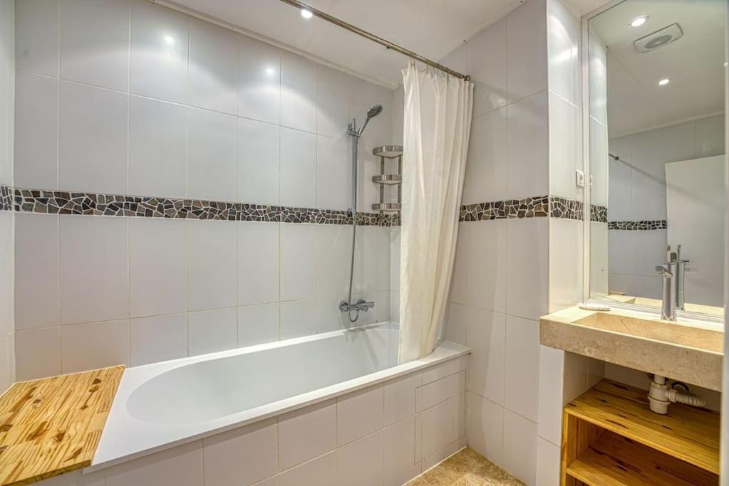 New - 1 Bed Apt Central Antibes Exteriör bild